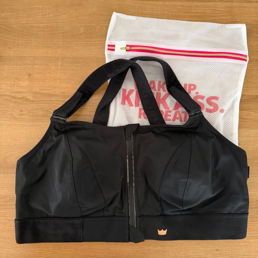 SHEFIT NWOT Ultimate Sports Bra Black Size 4 Luxe High Impact Front Zip Wash Bag